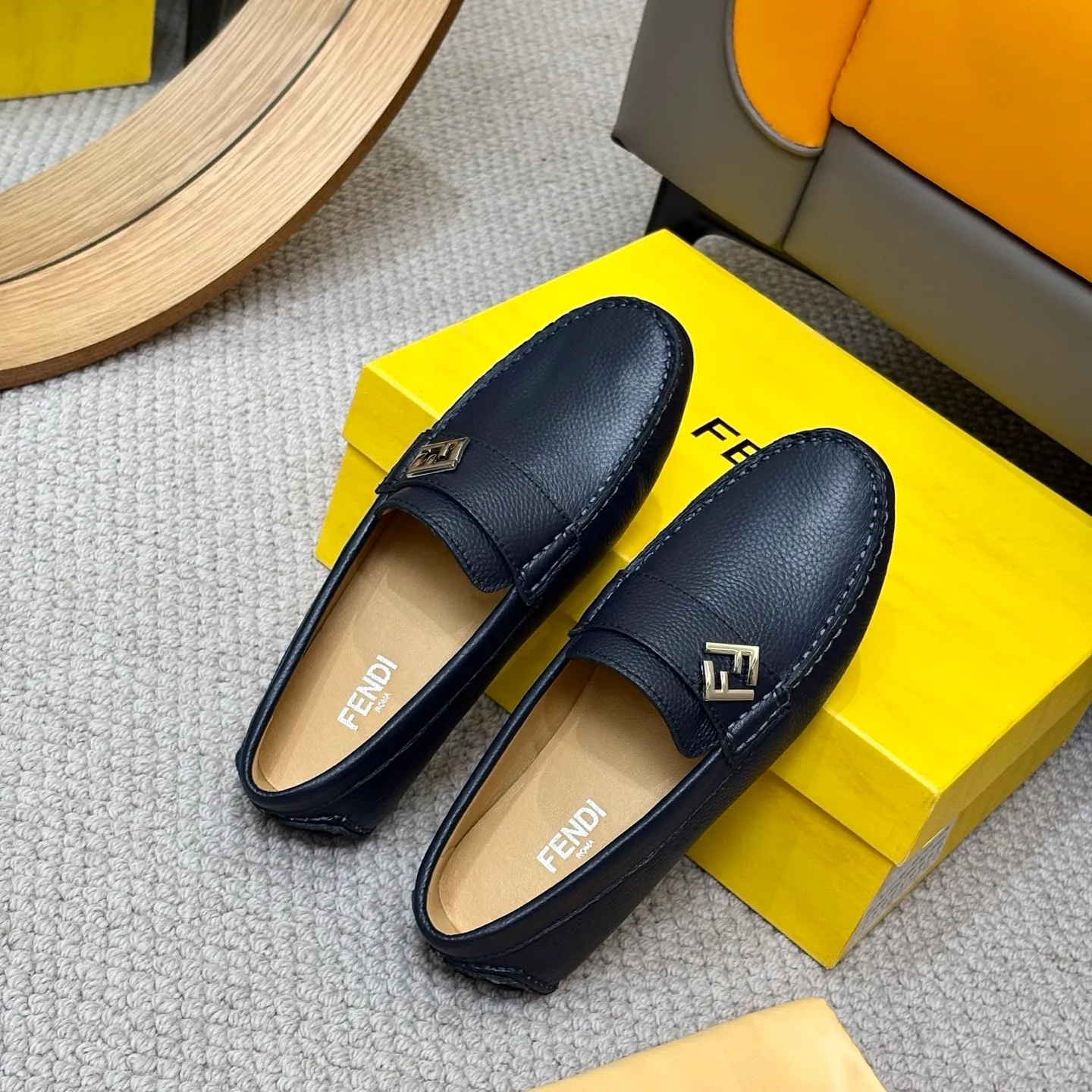 Men's shoes 💰420 [FENDI Fendi] 2⃣️0⃣️2⃣️5️⃣New Milan men's fashion lazy catwalk style ✅ fashionable casual beanie shoes, imported calfskin fabric, super smooth texture, sweat-absorbent and breathable, (sheepskin lining). Metal LOGO on the shoe body, Medusa avatar, irregular avatar, high-end craftsmanship logo✅ French Loft set foot design style 👟Low-key and elegant, great on-foot effect... Men's shoe size: 38-46 (4-12)